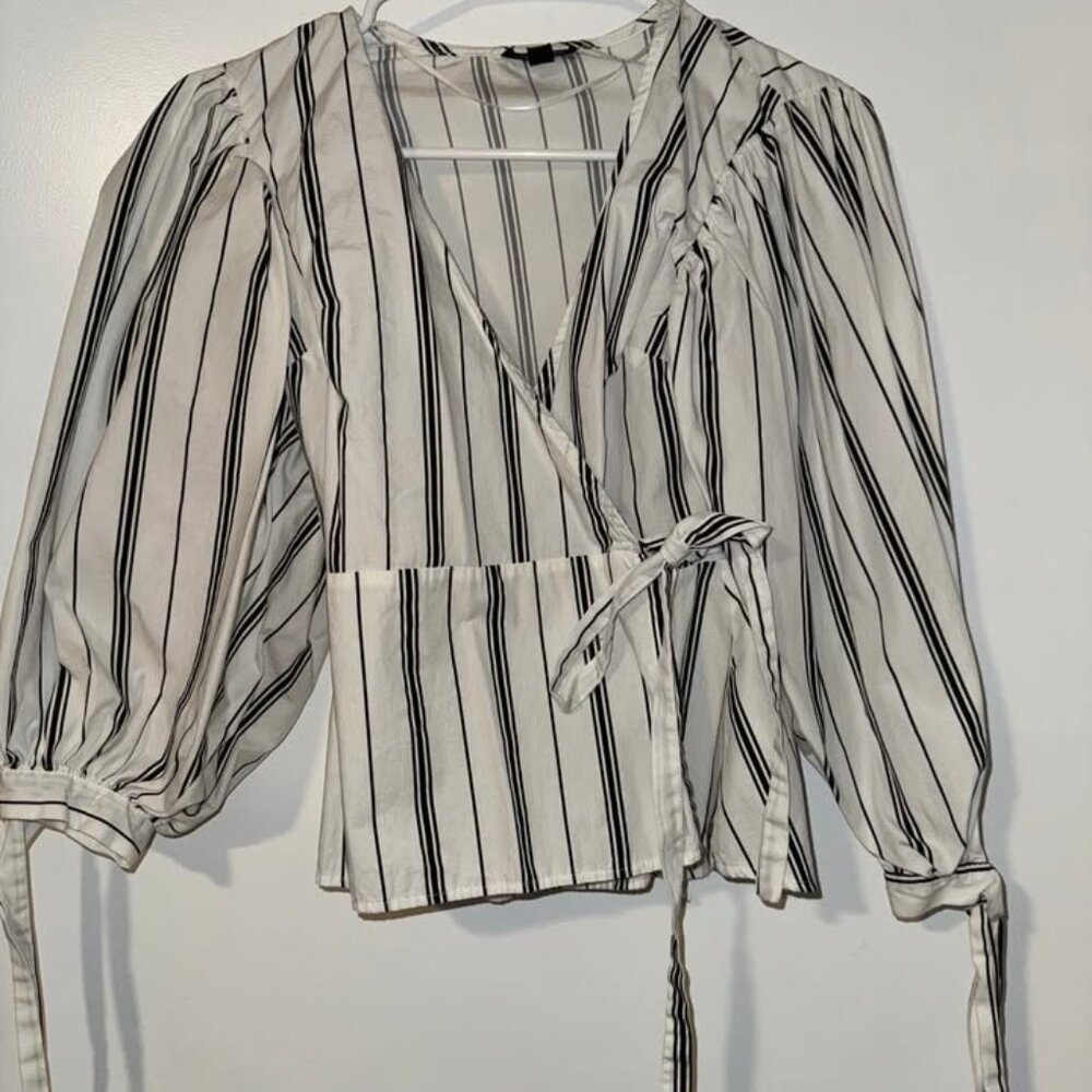 Topshop Balloon Sleeve Black/White Stripe Top - Size 2 - Like new